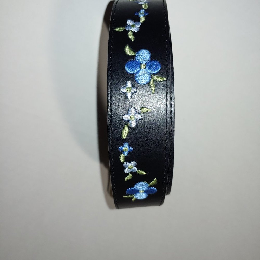 Riders by Lee Bonded Leather Belt Embroidered Flowers Size M Black Blue